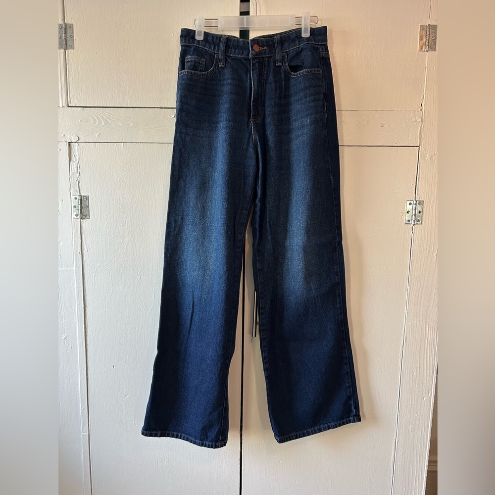 Universal Thread Size 4 Dark Wash Relaxed wide Leg Flair Jeans